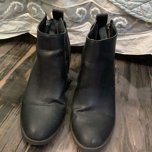 DV by Dolce Vita Jameson Double Zipper Bootie - Picture 4 of 6